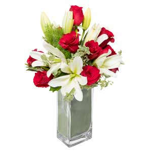 Bouquet of roses and lilies
